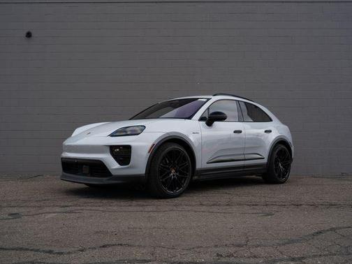 Ice Gray Metallic 2025 Porsche Macan Macan