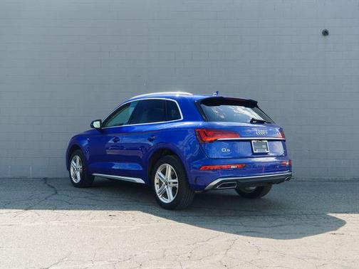 Ultra Blue Metallic 2023 Audi Q5 e 55 S line Prestige