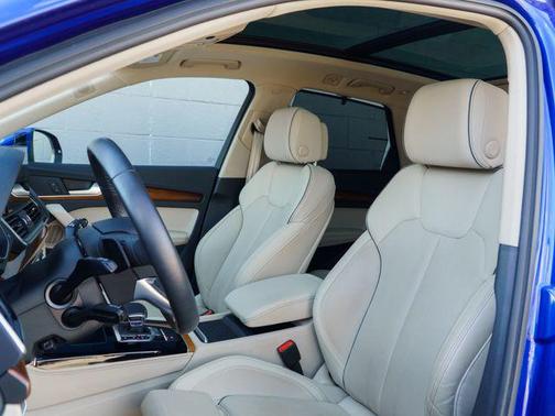 Ultra Blue Metallic 2023 Audi Q5 e 55 S line Prestige