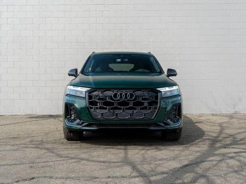 Green 2026 Audi SQ7 4.0T Prestige
