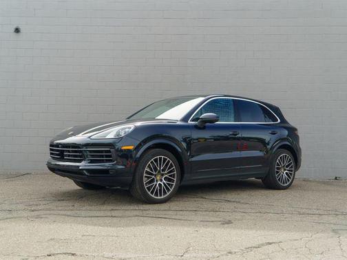 Moonlight Blue Metallic 2023 Porsche Cayenne Cayenne