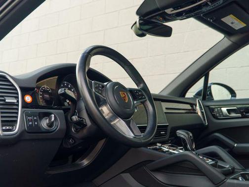 Moonlight Blue Metallic 2023 Porsche Cayenne Cayenne