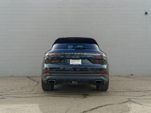 Moonlight Blue Metallic 2023 Porsche Cayenne Cayenne