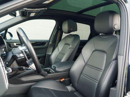 Moonlight Blue Metallic 2023 Porsche Cayenne Cayenne