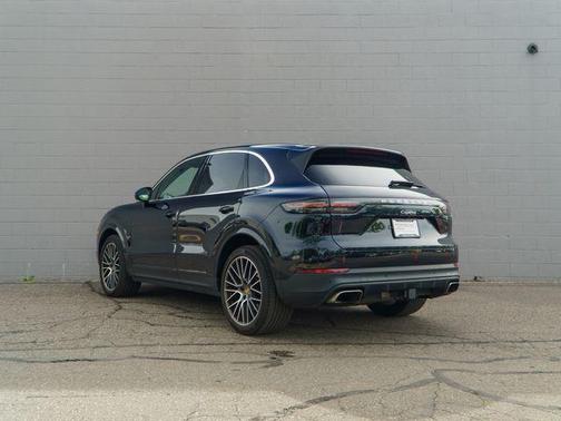 Moonlight Blue Metallic 2023 Porsche Cayenne Cayenne