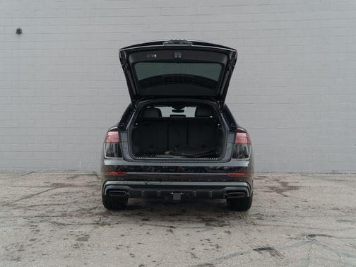 Mythos Black Metallic 2026 Audi Q8 55 Premium Plus