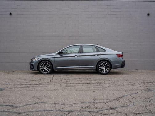 Platinum Gray Metallic 2025 Volkswagen Jetta 1.5T Sport