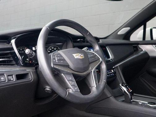 2022 Cadillac XT5 Sport