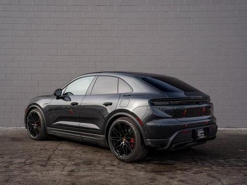 2025 Porsche Macan 4S