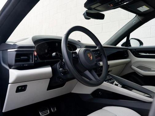 2025 Porsche Macan 4S