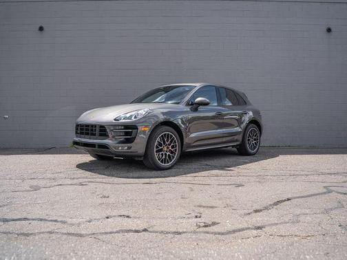 Agate Gray Metallic 2015 Porsche Macan Macan Turbo