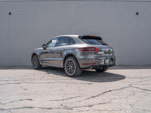 Agate Gray Metallic 2015 Porsche Macan Macan Turbo