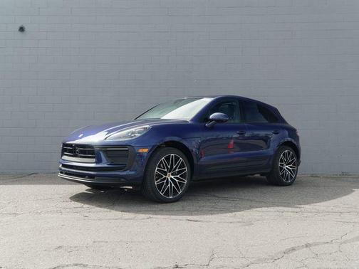 Gentian Blue Metallic 2026 Porsche Macan Macan