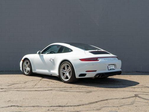 2017 Porsche 911 Carrera 4