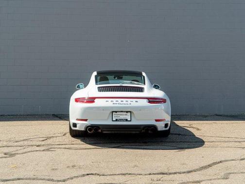 2017 Porsche 911 Carrera 4