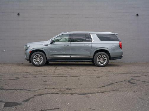 Sterling Metallic 2023 GMC Yukon XL SLT