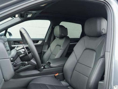 Platinum Silver Metallic 2026 Porsche Cayenne Cayenne