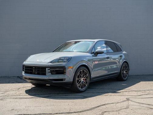 2025 Porsche Cayenne E-Hybrid S