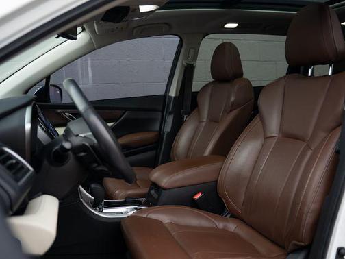 Crystal White Pearl 2020 Subaru Ascent Touring 7-Passenger