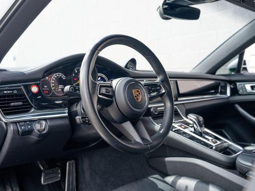 Carrara White Metallic 2022 Porsche Panamera 4