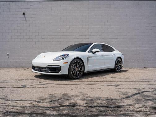 Carrara White Metallic 2022 Porsche Panamera 4