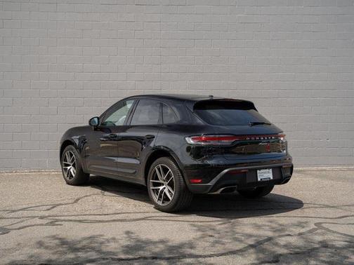 2022 Porsche Macan Base