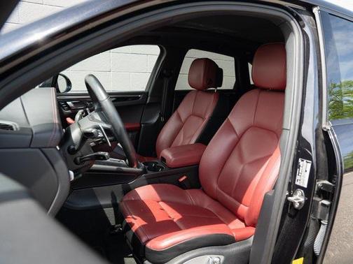 2022 Porsche Macan Base