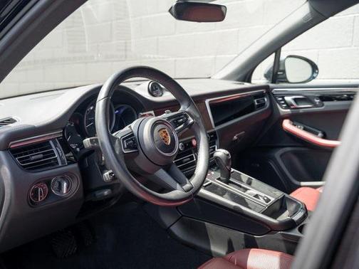 2022 Porsche Macan Base
