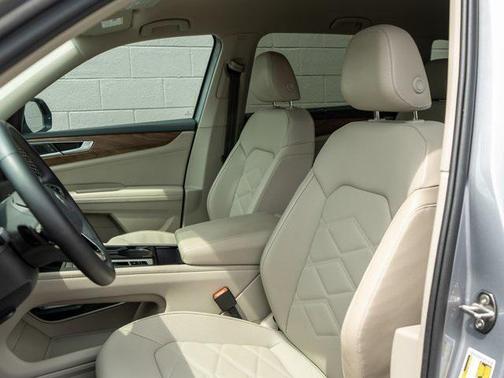 2024 Volkswagen Atlas 2.0T SE w/Technology 4MOTION