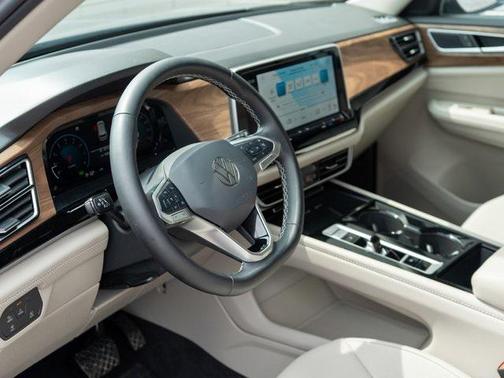 2024 Volkswagen Atlas 2.0T SE w/Technology 4MOTION