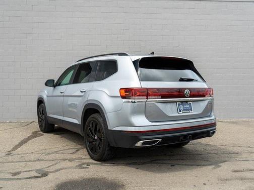 2024 Volkswagen Atlas 2.0T SE w/Technology 4MOTION