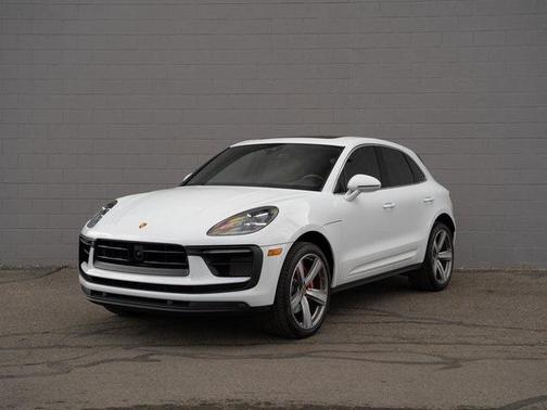 2023 Porsche Macan Base