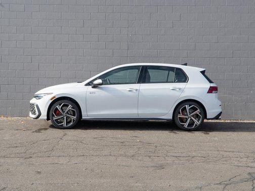 0p0p 2026 Volkswagen Golf GTI 2.0T SE DSG