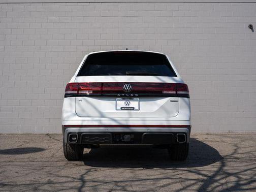 Opal White Pearl 2026 Volkswagen Atlas Peak Edition