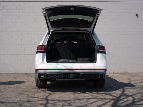 Opal White Pearl 2026 Volkswagen Atlas Peak Edition