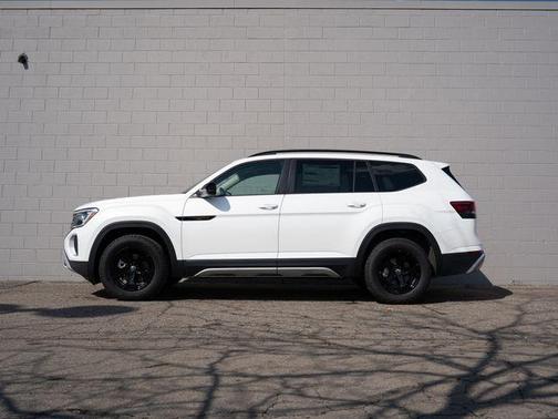 Opal White Pearl 2026 Volkswagen Atlas Peak Edition