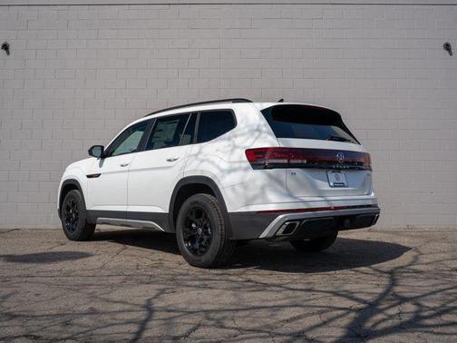 Opal White Pearl 2026 Volkswagen Atlas Peak Edition