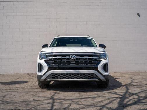 Opal White Pearl 2026 Volkswagen Atlas Peak Edition