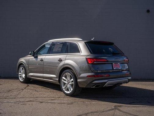2025 Audi Q7 55 Premium Plus