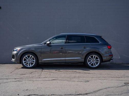 2025 Audi Q7 55 Premium Plus