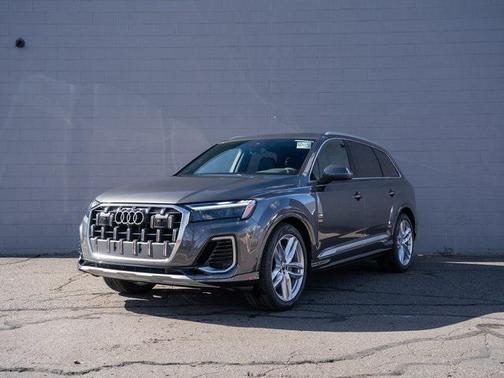 2025 Audi Q7 55 Premium Plus