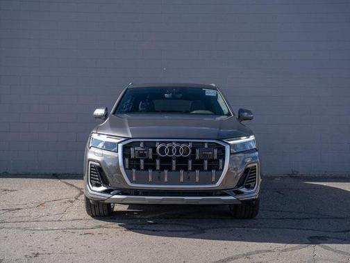 2025 Audi Q7 55 Premium Plus