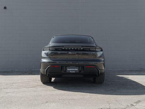 Volcano Grey Metallic 2026 Porsche Macan Macan Electric 4