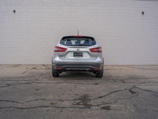 Brilliant Silver Metallic 2020 Nissan Rogue Sport SV