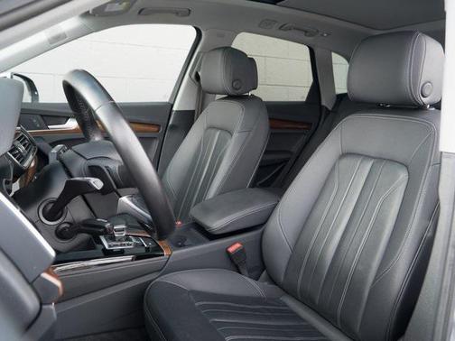 2023 Audi Q5 45 S line Premium Plus