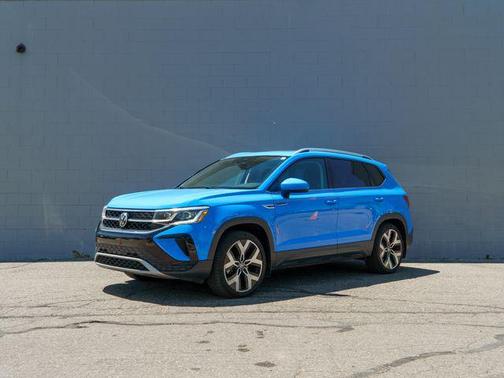 Cornflower Blue 2022 Volkswagen Taos 1.5T SEL