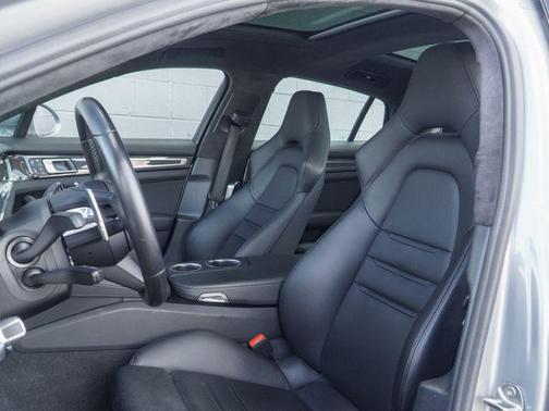 2022 Porsche Panamera GTS