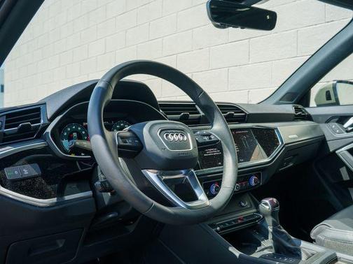 Chronos Gray Metallic 2025 Audi Q3 Premium