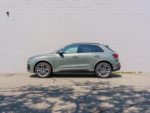 Chronos Gray Metallic 2025 Audi Q3 Premium