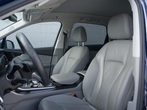 2022 Audi Q7 55 Premium Plus